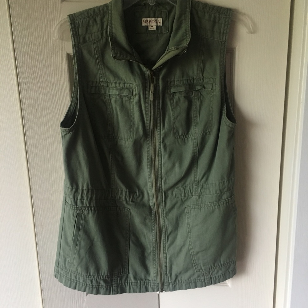 Sz M Olive green utility vest, EUC